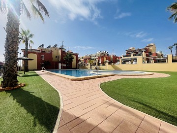 Topfloor in gewilde Urb. Altos de la Bahia XI met dakterras en zeezicht! - Lotus Properties