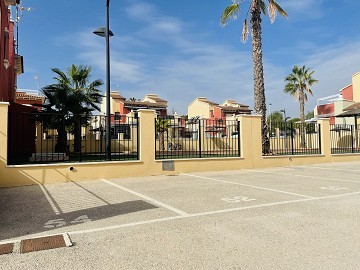 Topfloor in gewilde Urb. Altos de la Bahia XI met dakterras en zeezicht! - Lotus Properties