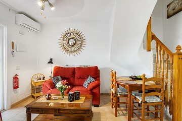 Charmant herenhuis in El Chaparral met zwembad en patio's - Lotus Properties