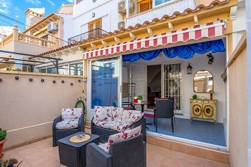 Charmant herenhuis in El Chaparral met zwembad en patio's - Lotus Properties