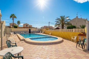 Charmant herenhuis in El Chaparral met zwembad en patio's - Lotus Properties