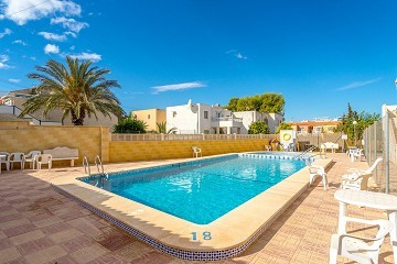 Charmant herenhuis in El Chaparral met zwembad en patio's - Lotus Properties