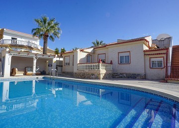 Prachtige villa met 3 slaapkamers en privézwembad in San Luis - Lotus Properties