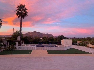 ¡Increíble finca en Orihuela con 4 dormitorios y hermosas vistas! - Lotus Properties