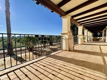 ¡Increíble finca en Orihuela con 4 dormitorios y hermosas vistas! - Lotus Properties