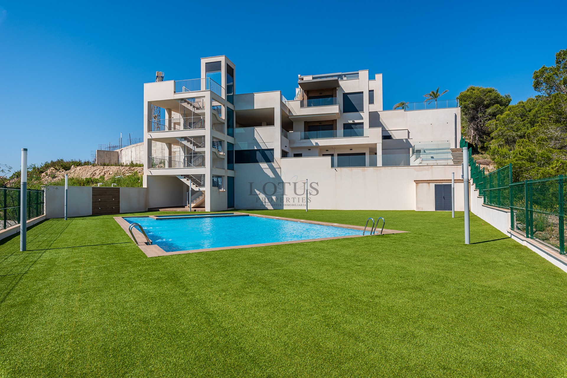 4 ROOMS BUNGALOW IN  A FANTASTIC AREA, RESIDENCIAL BELLAVISTA - Lotus Properties