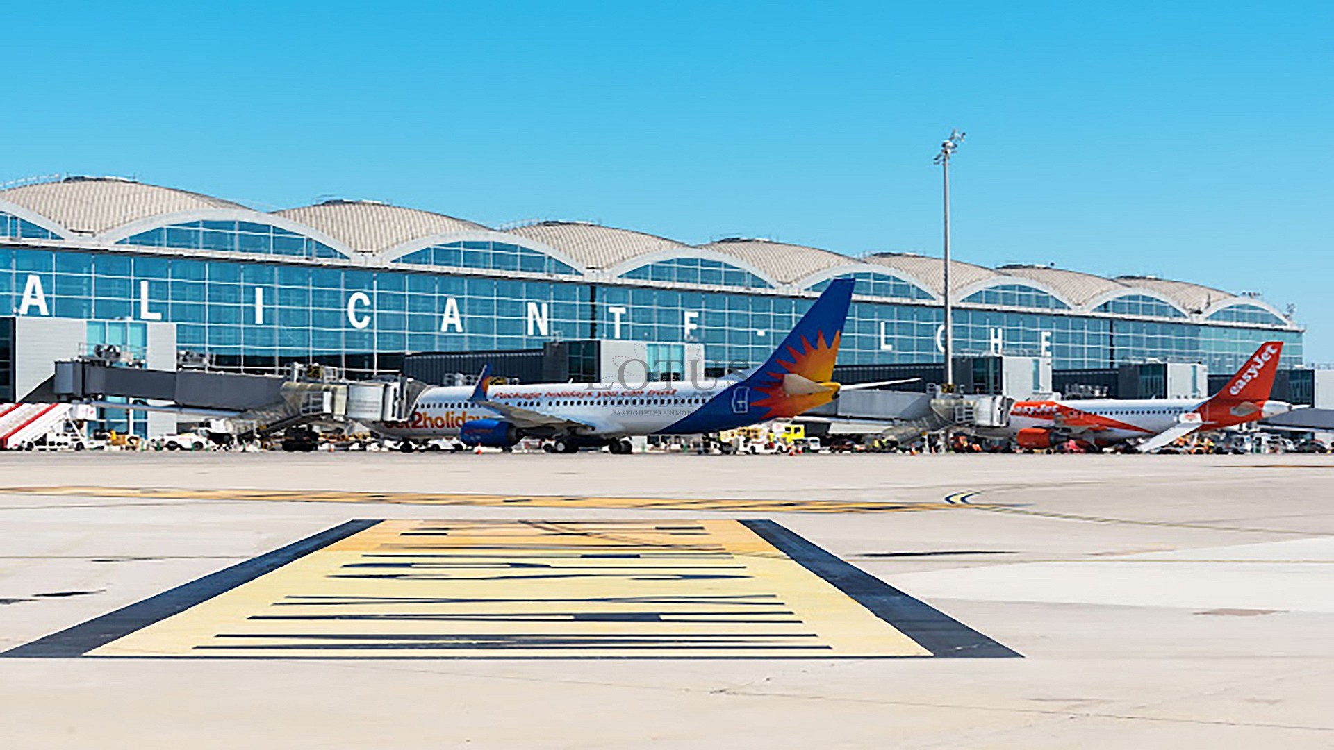 Townhouses with solarium and swimming pool in Cox - Alicante - Lotus Properties