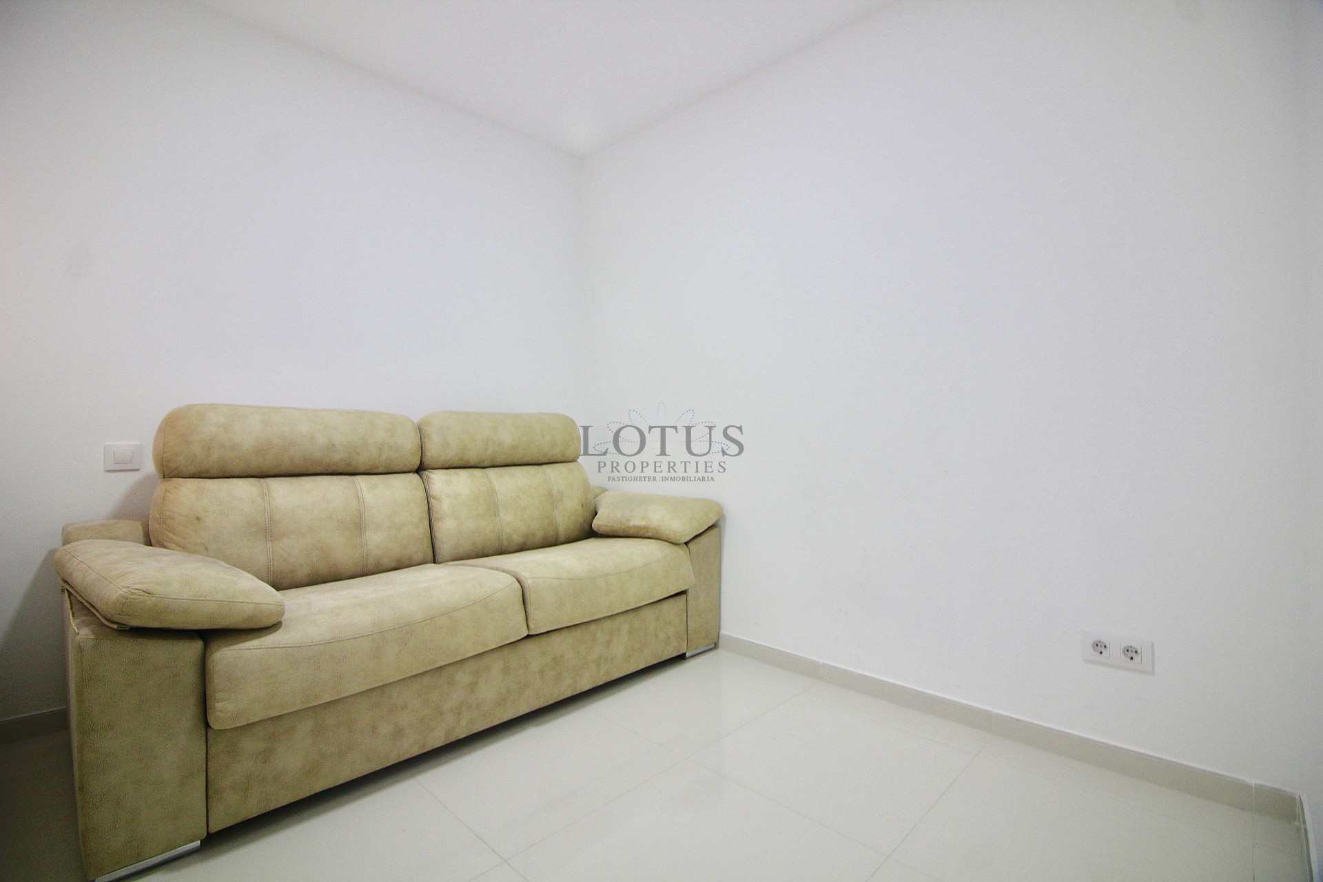 Reformed 3 bed only 100 m to Playa Del Cura - Lotus Properties