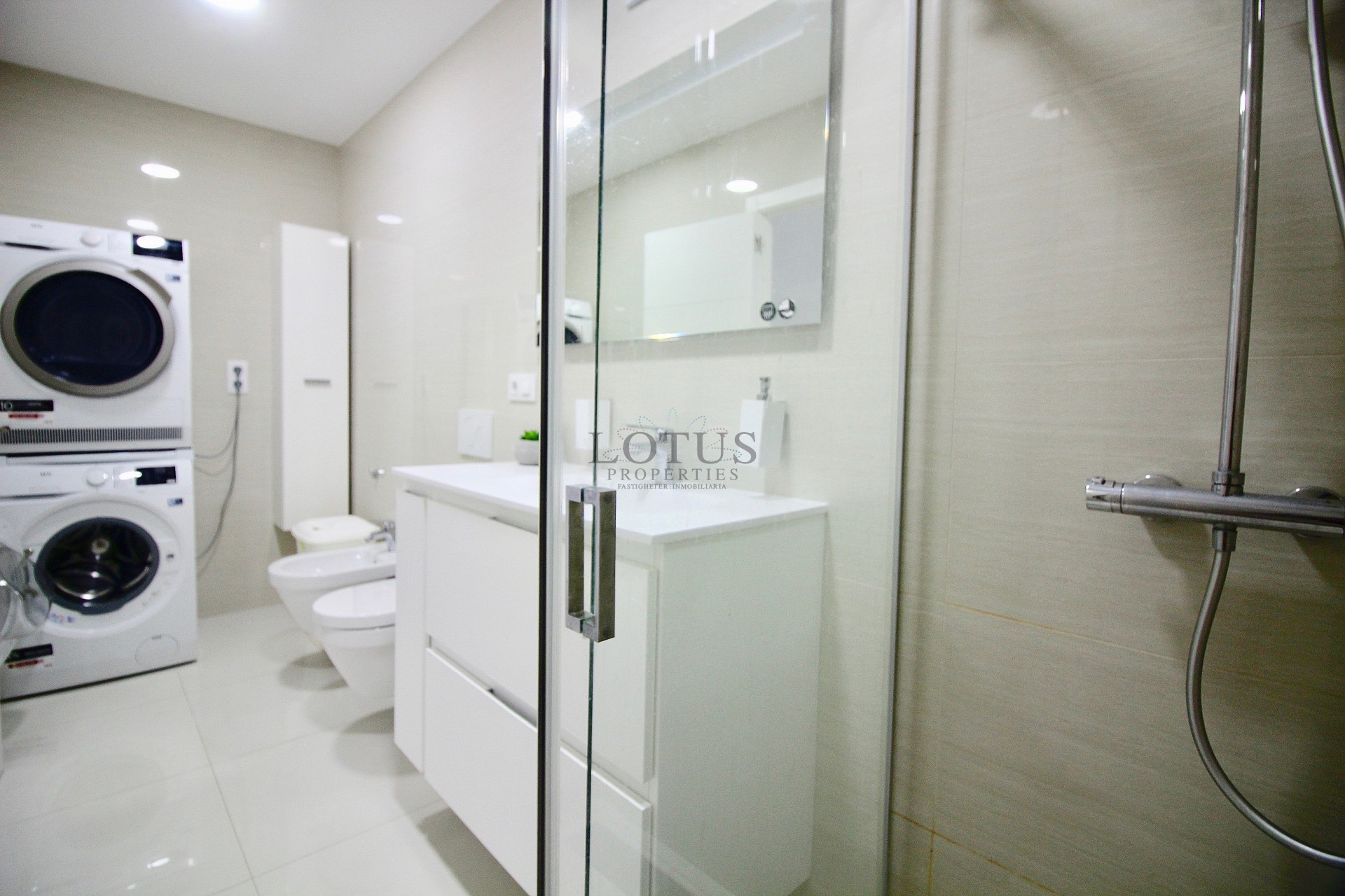 Reformed 3 bed only 100 m to Playa Del Cura - Lotus Properties