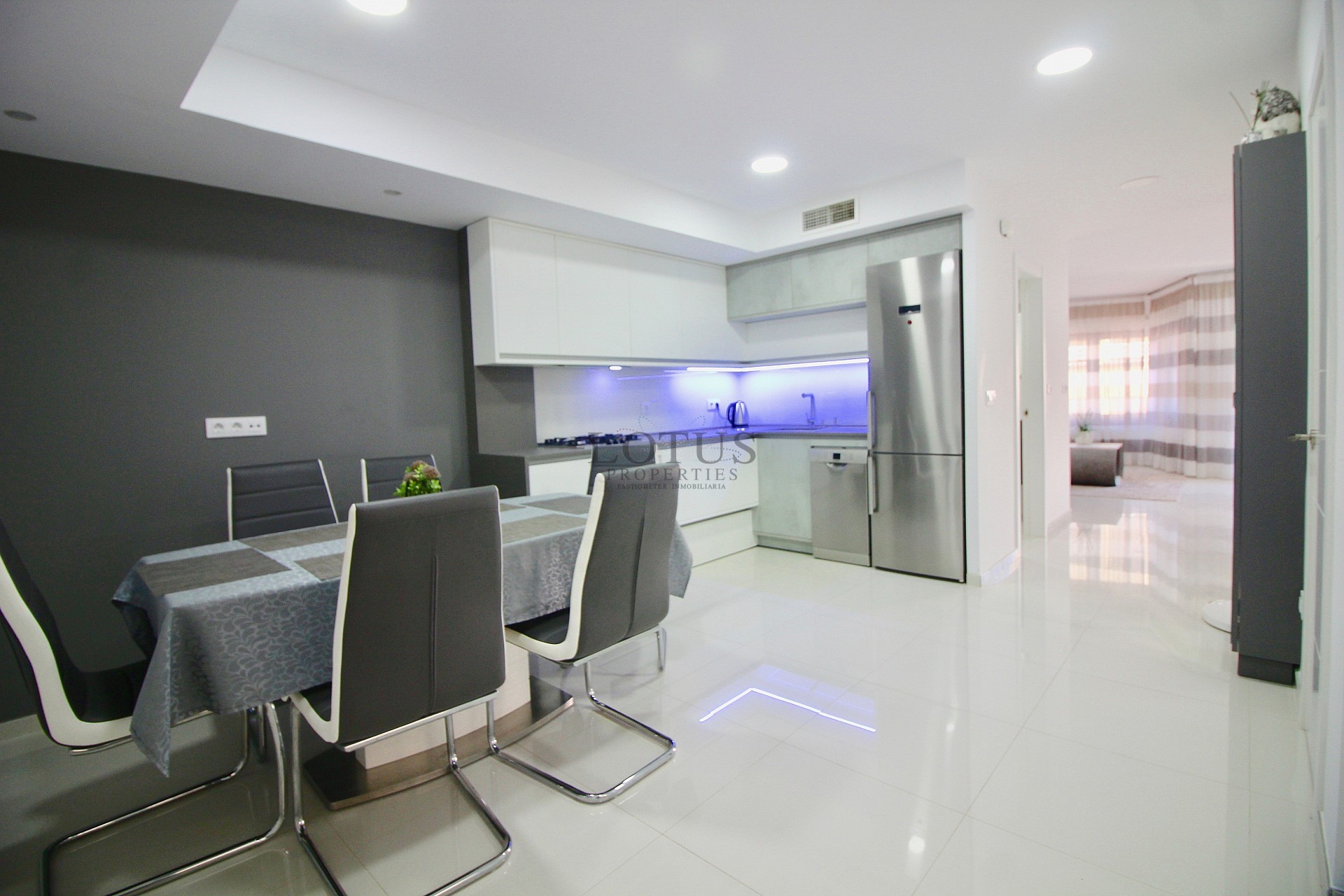 Reformed 3 bed only 100 m to Playa Del Cura - Lotus Properties