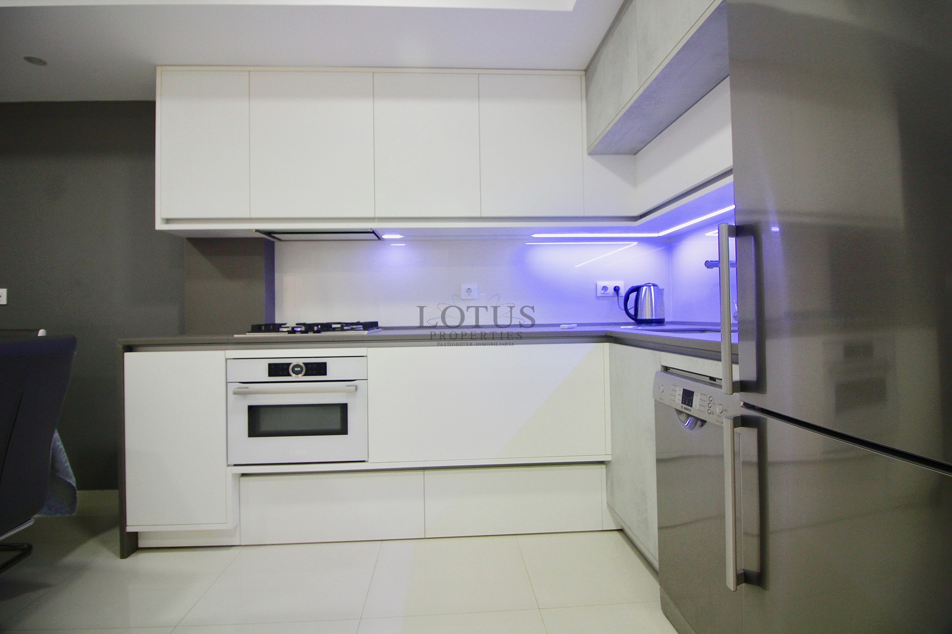 Reformed 3 bed only 100 m to Playa Del Cura - Lotus Properties