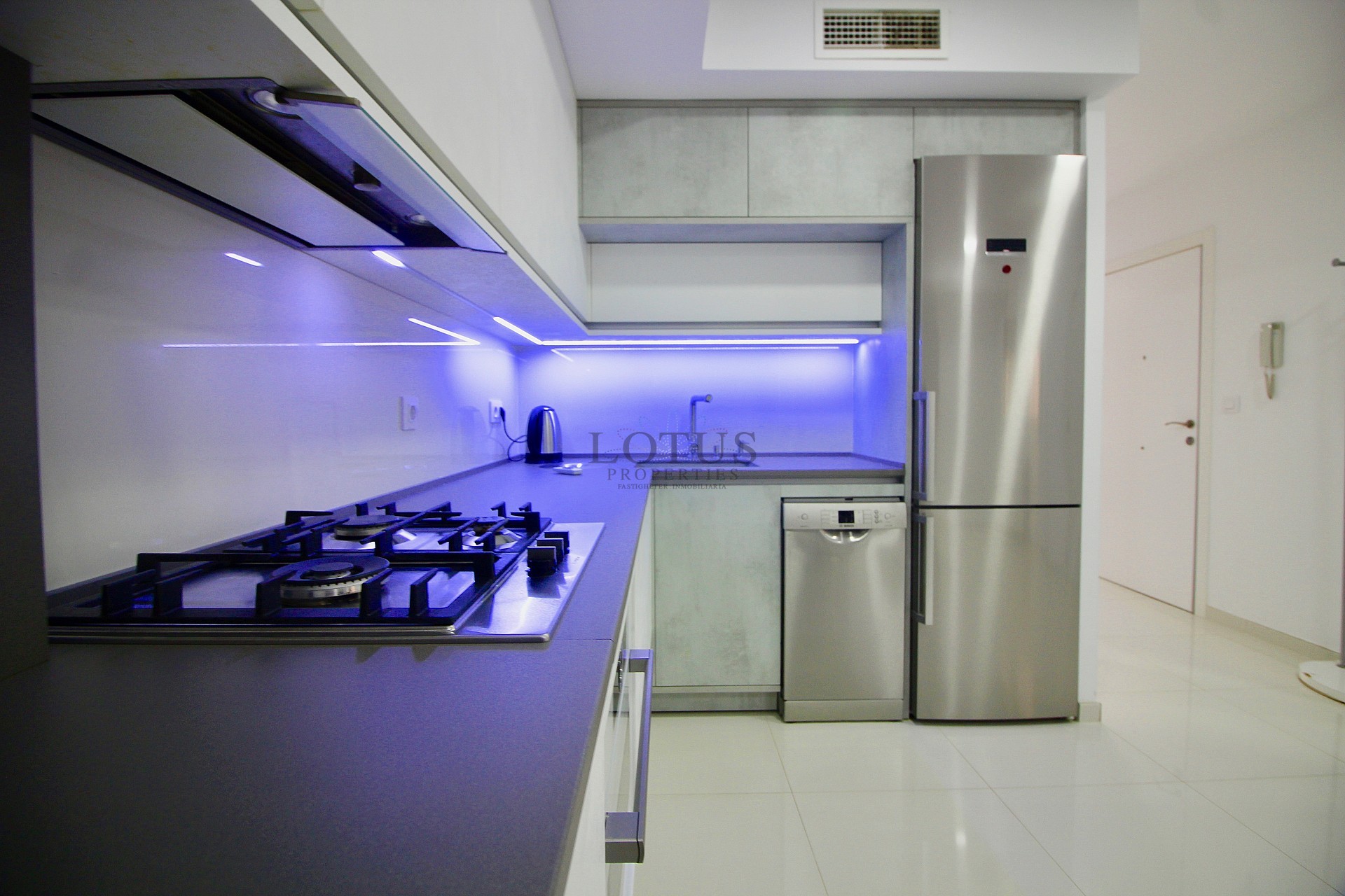 Reformed 3 bed only 100 m to Playa Del Cura - Lotus Properties