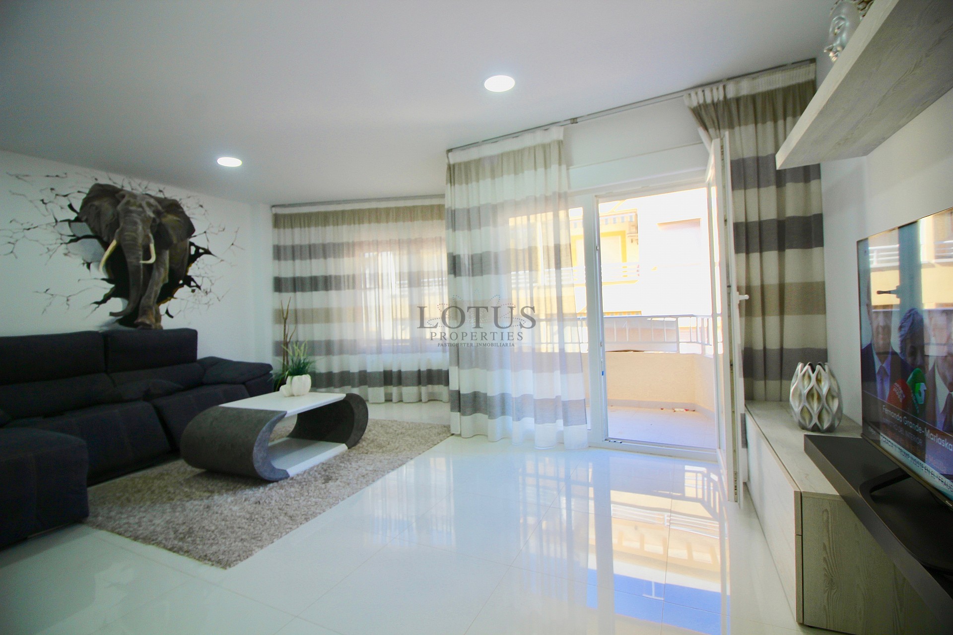 Reformed 3 bed only 100 m to Playa Del Cura - Lotus Properties