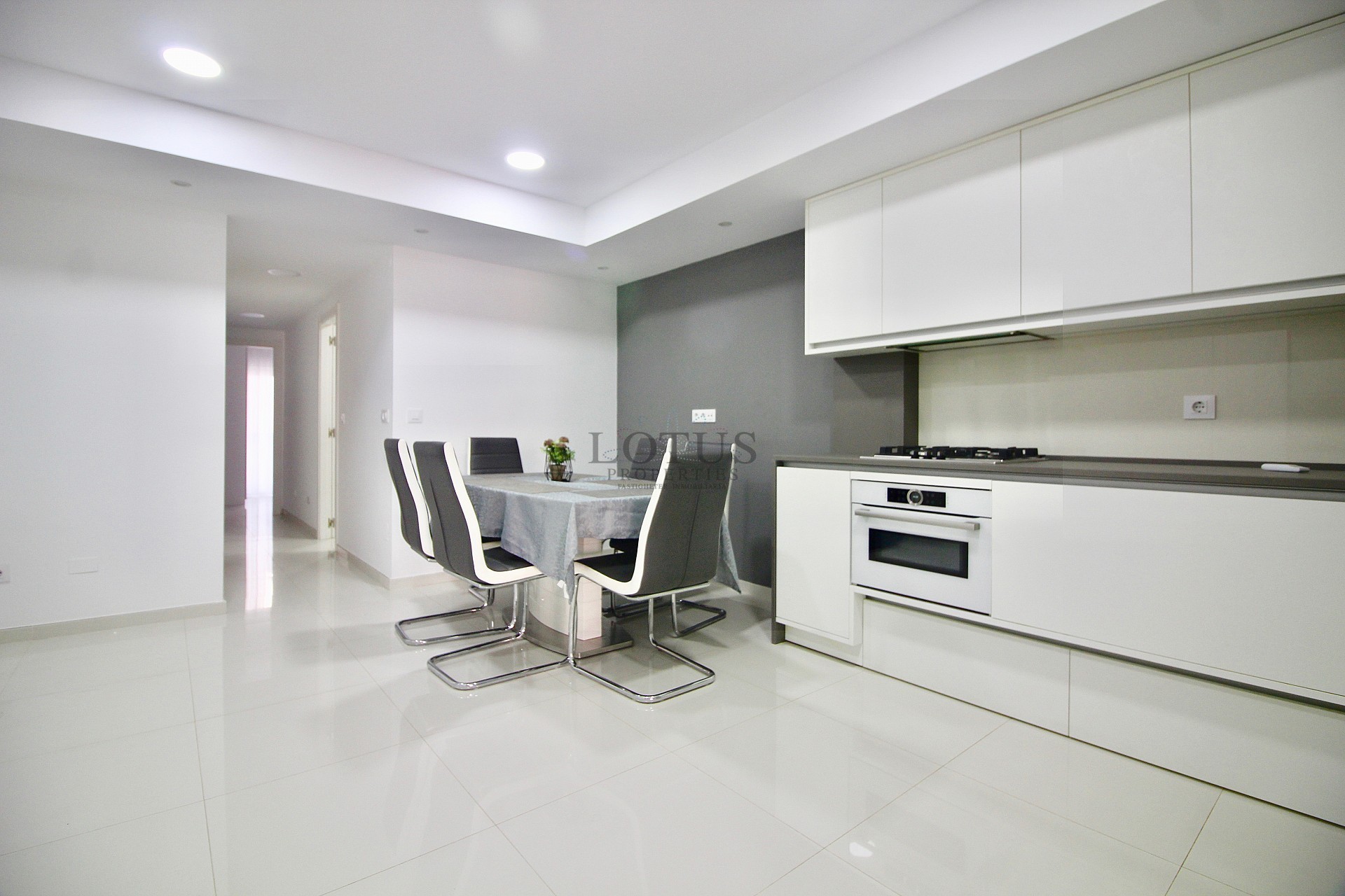 Reformed 3 bed only 100 m to Playa Del Cura - Lotus Properties