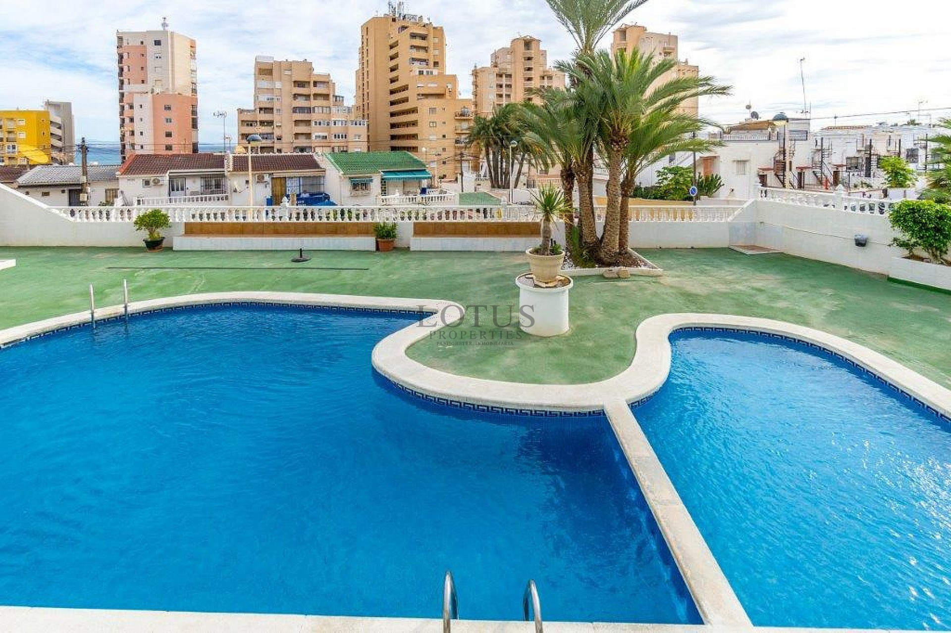 Apartamento Dúplex en La Mata con azotea y vistas al mar! - Lotus Properties