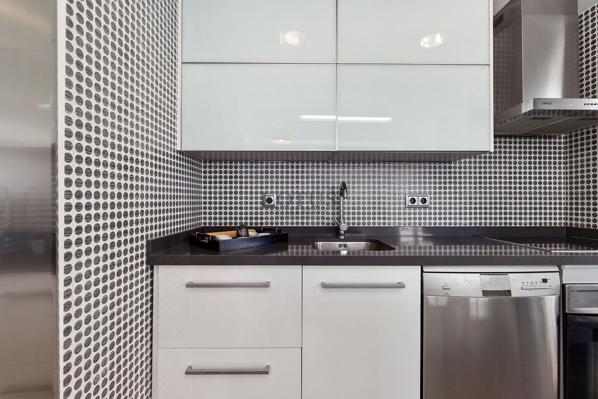 Stunning modern style 2 bed, 2 bathroom with great views - Lotus Properties