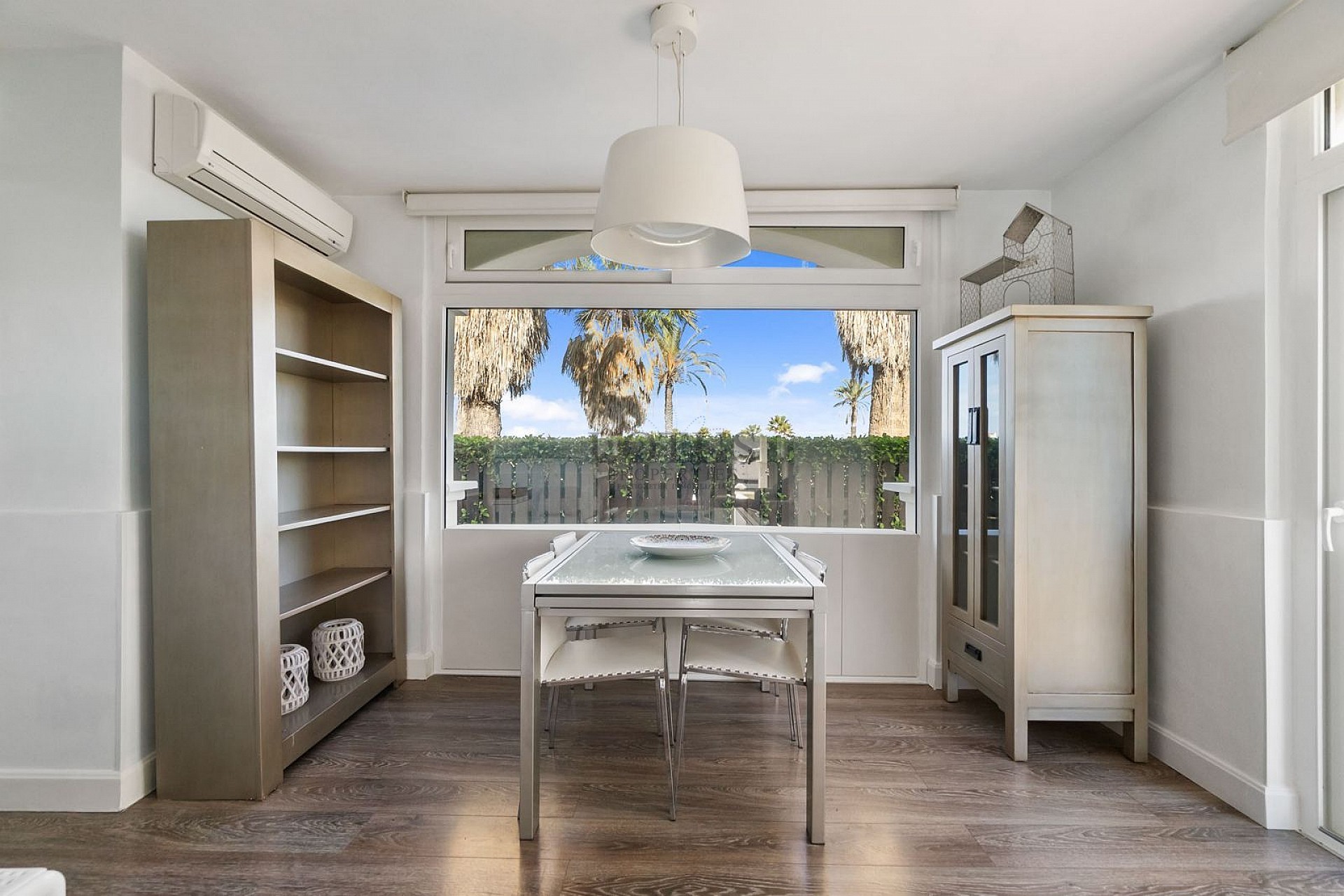 Stunning modern style 2 bed, 2 bathroom with great views - Lotus Properties