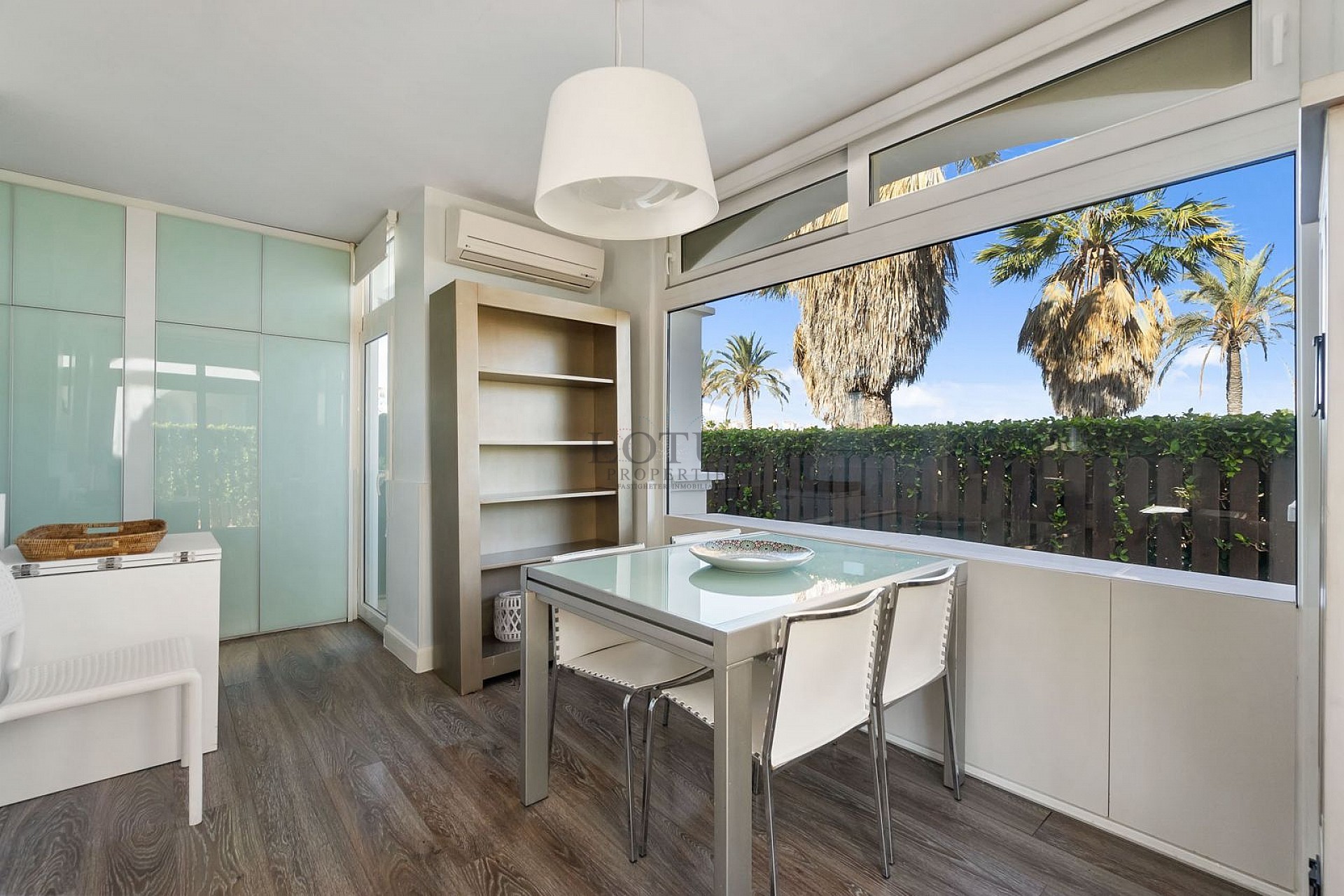 Stunning modern style 2 bed, 2 bathroom with great views - Lotus Properties