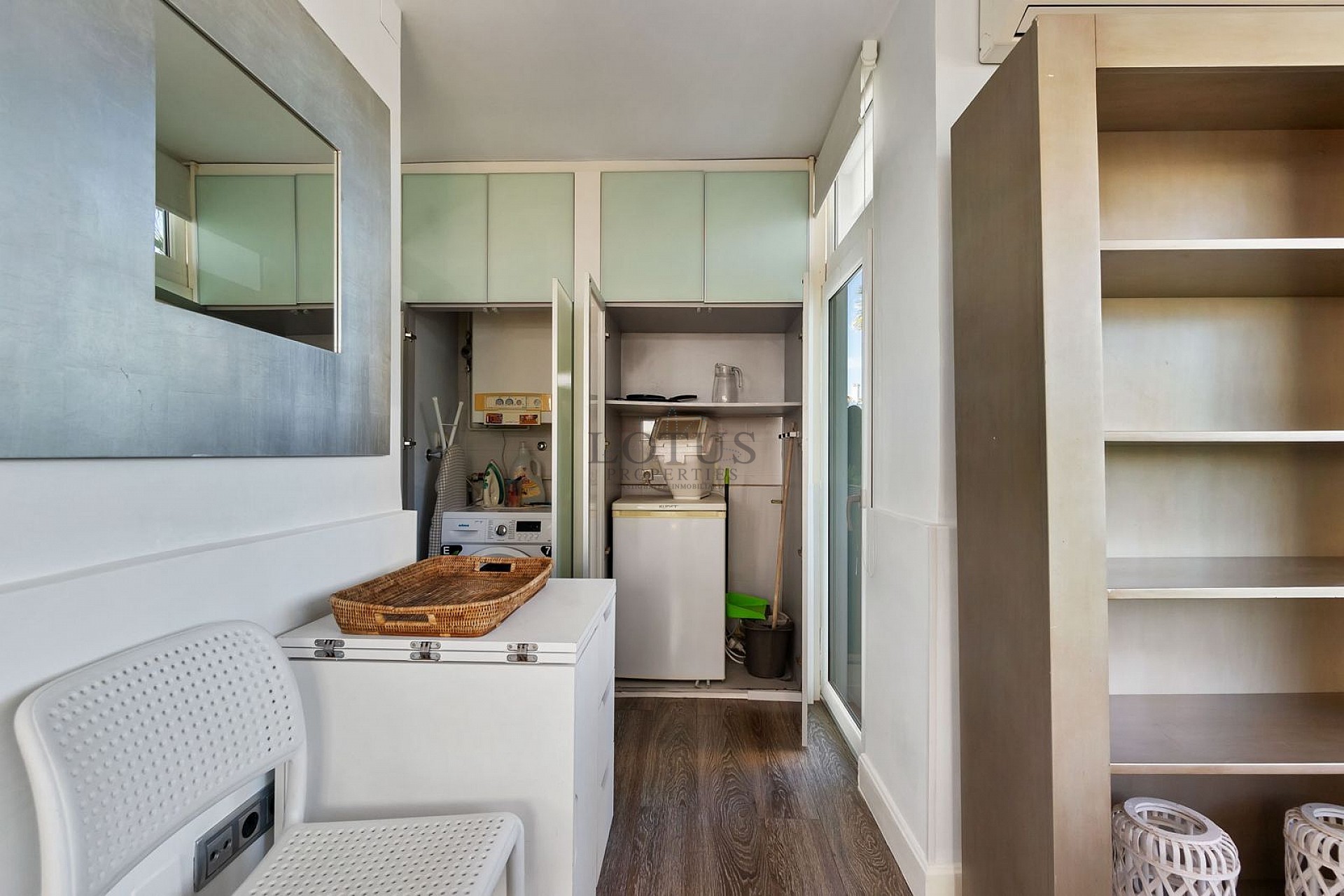 Stunning modern style 2 bed, 2 bathroom with great views - Lotus Properties