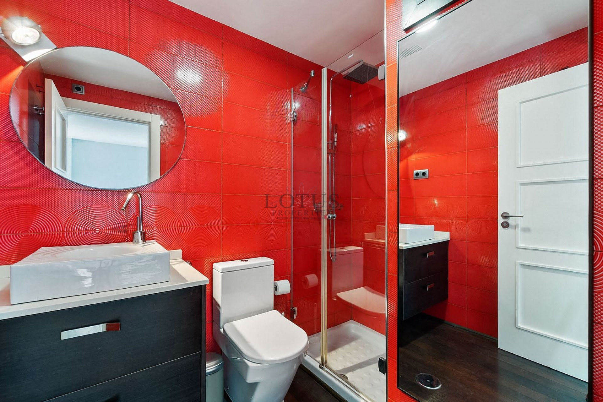 Stunning modern style 2 bed, 2 bathroom with great views - Lotus Properties