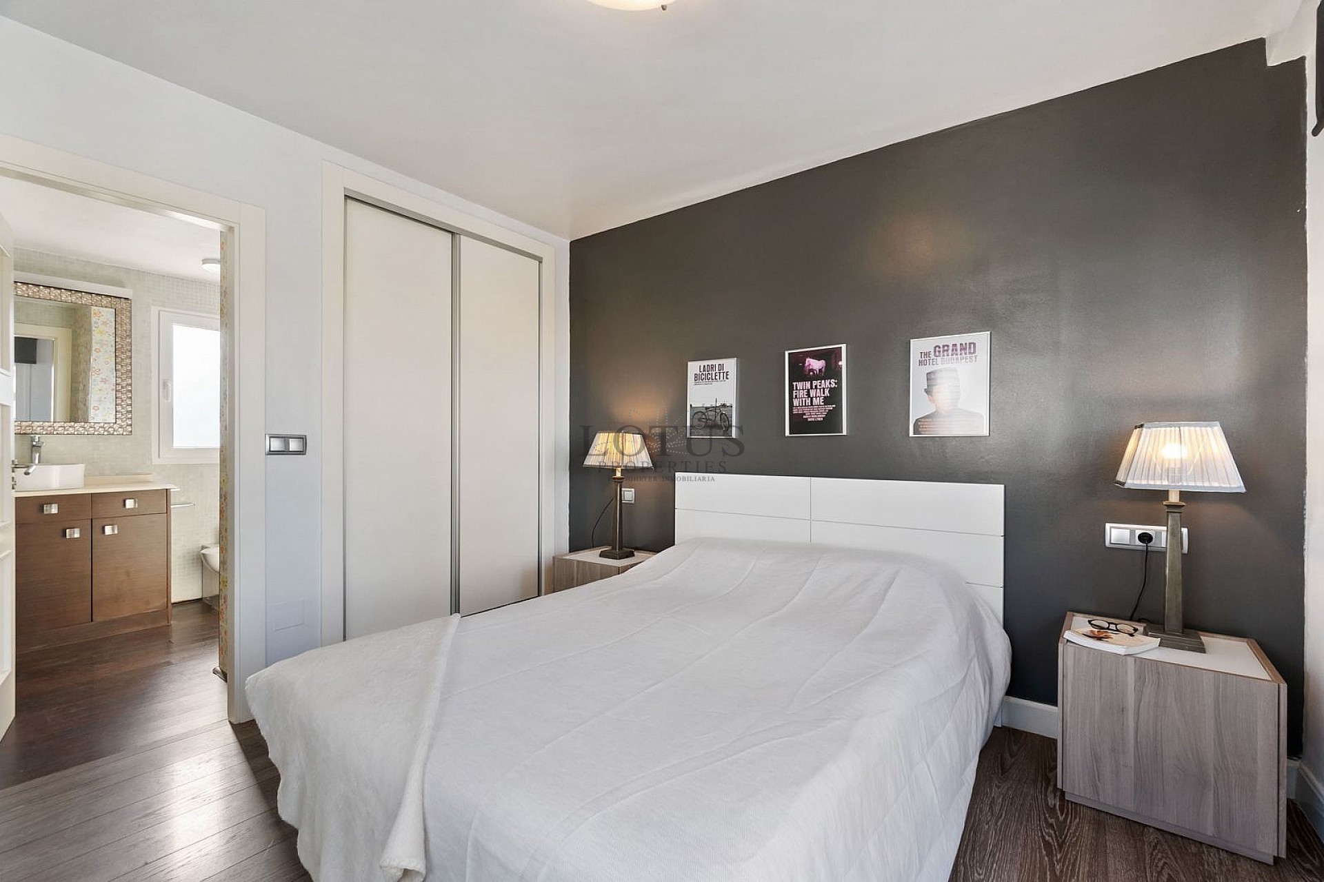 Stunning modern style 2 bed, 2 bathroom with great views - Lotus Properties