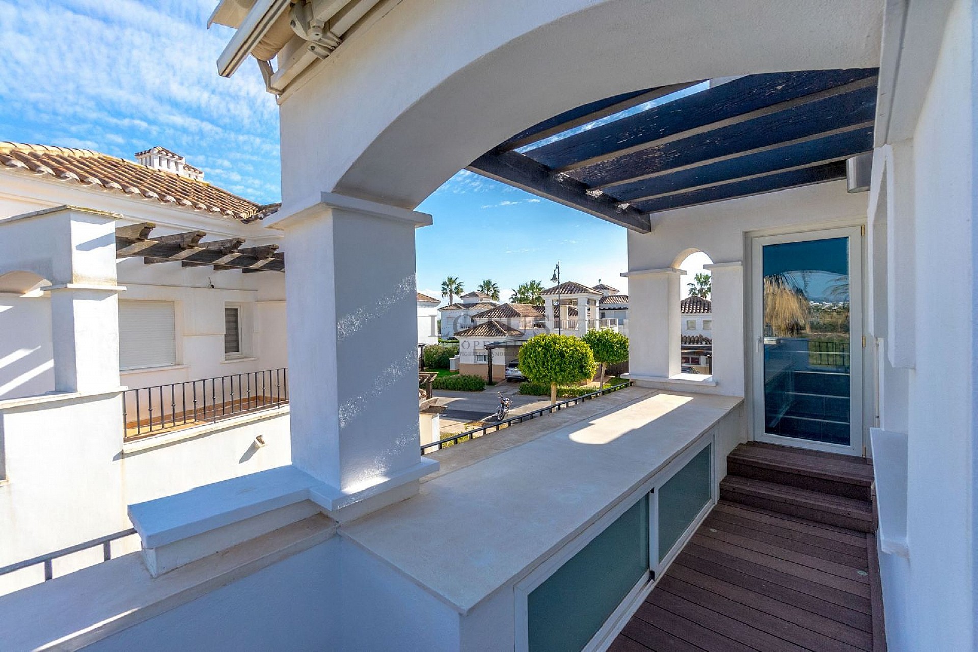 Stunning modern style 2 bed, 2 bathroom with great views - Lotus Properties