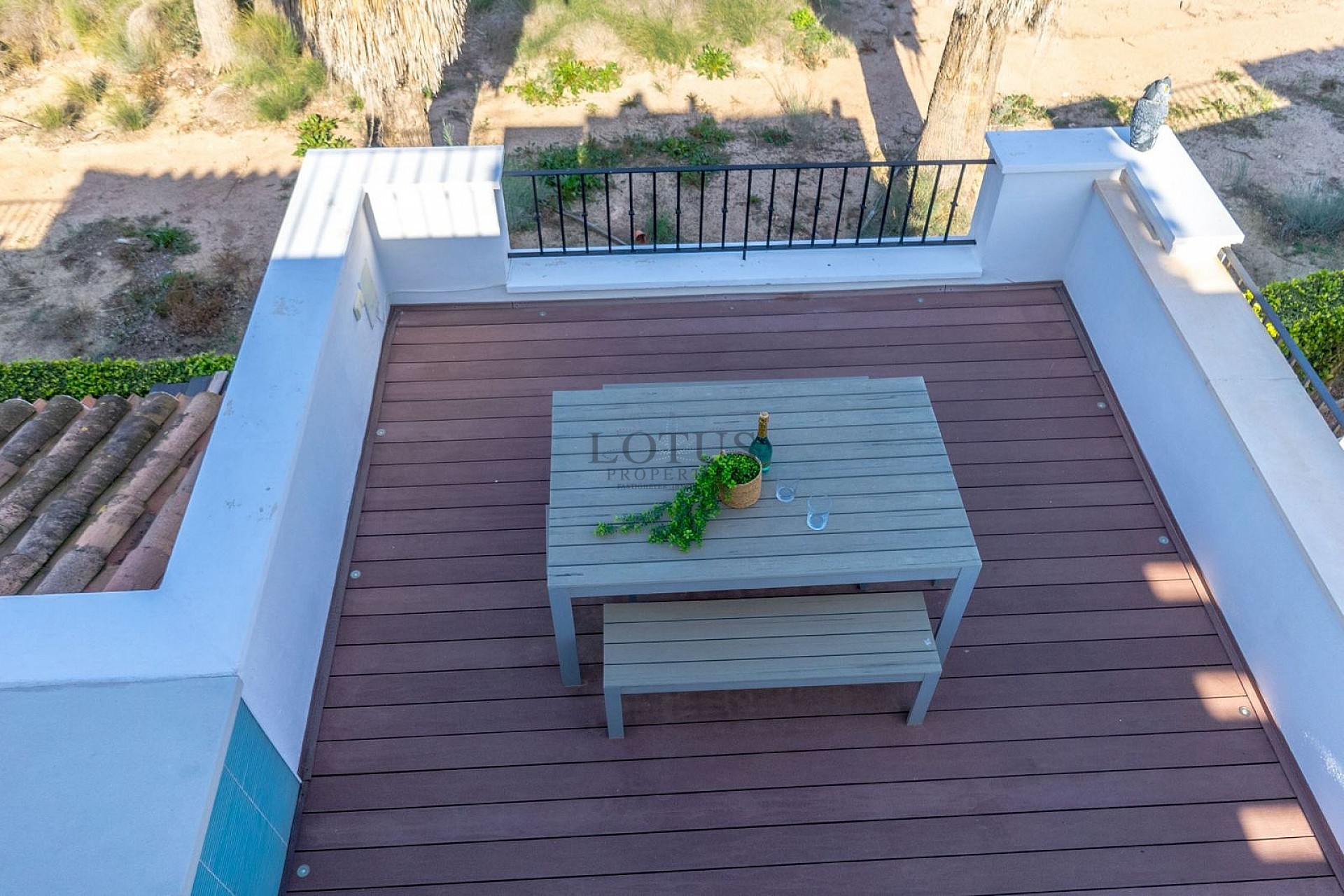 Stunning modern style 2 bed, 2 bathroom with great views - Lotus Properties