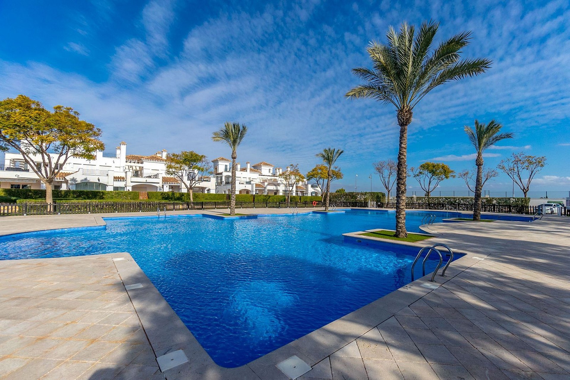 Stunning modern style 2 bed, 2 bathroom with great views - Lotus Properties