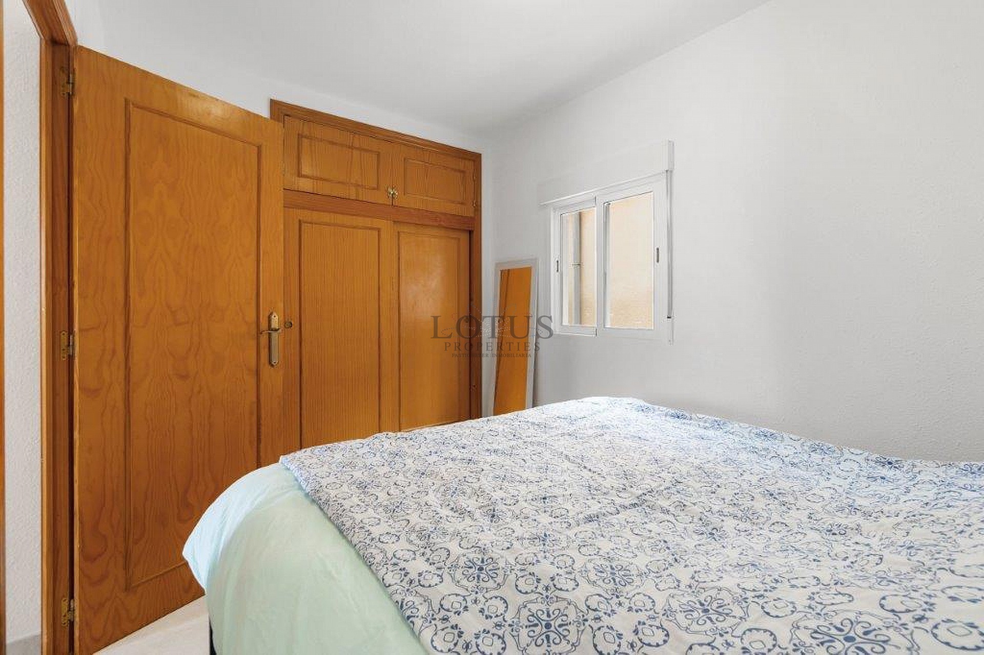 ¡Bonito dúplex en El Chaparral con piscina y terraza en ubicación oeste! - Lotus Properties