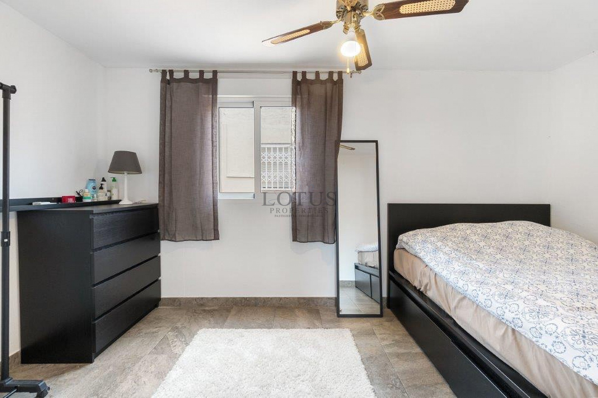 ¡Bonito dúplex en El Chaparral con piscina y terraza en ubicación oeste! - Lotus Properties