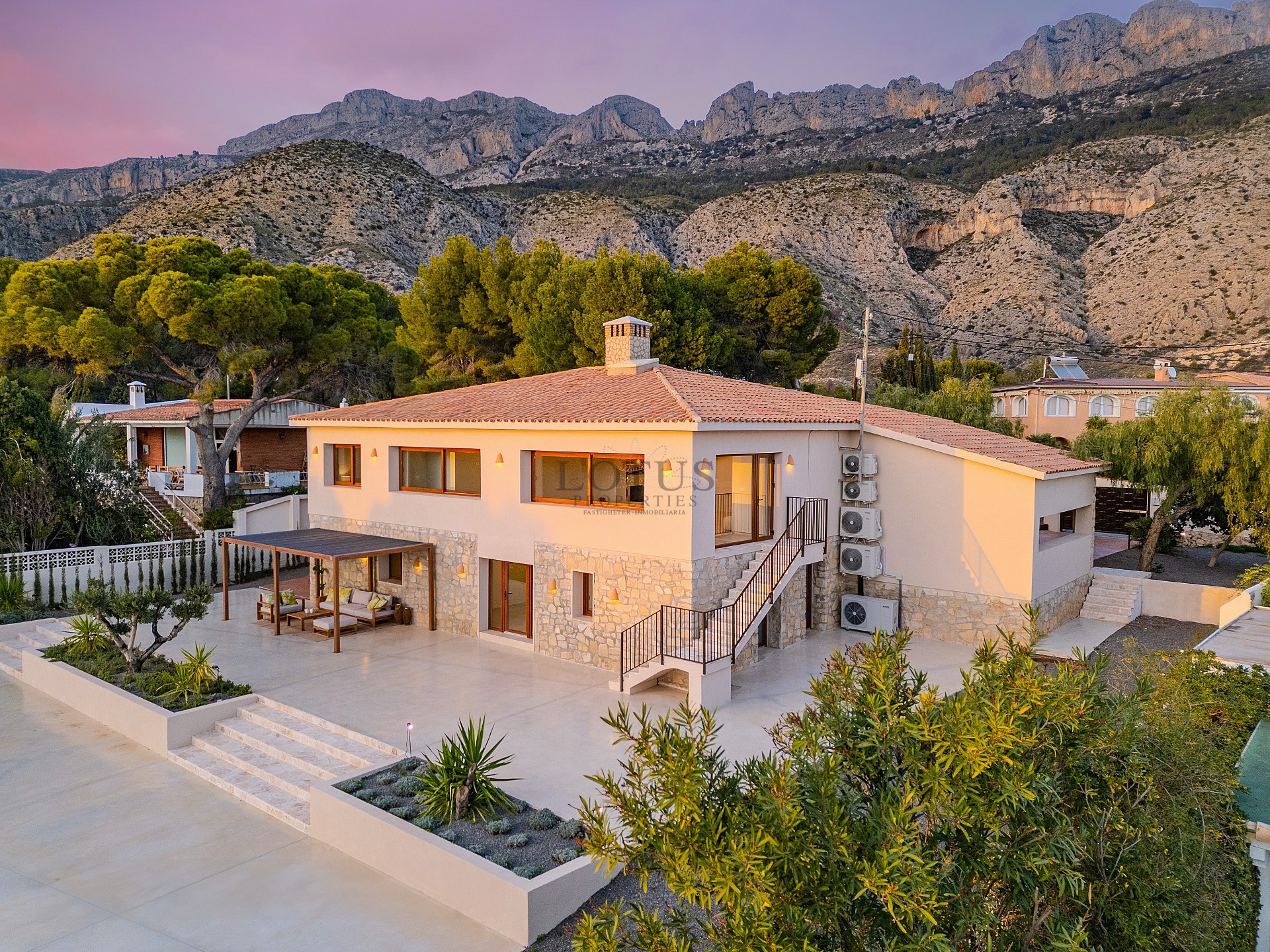Luxury villa for sale in Altea with impressive views - Lotus Properties