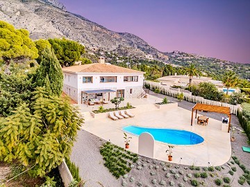Lyxvilla till salu i Altea med imponerande utsikter - Lotus Properties