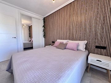 Helrenoverat parhus i det populära området La Zenia! - Lotus Properties