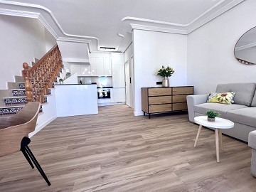 Helrenoverat parhus i det populära området La Zenia! - Lotus Properties