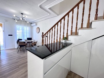Helrenoverat parhus i det populära området La Zenia! - Lotus Properties