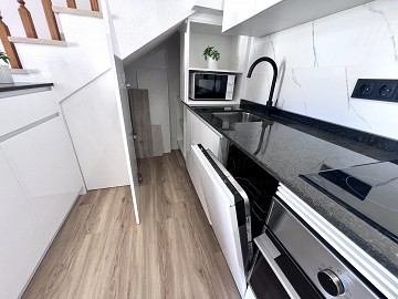 Helrenoverat parhus i det populära området La Zenia! - Lotus Properties