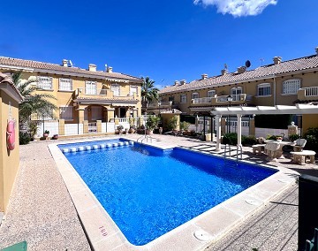 Helrenoverat parhus i det populära området La Zenia! - Lotus Properties