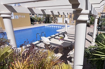 Helrenoverat parhus i det populära området La Zenia! - Lotus Properties