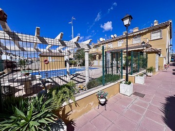 Helrenoverat parhus i det populära området La Zenia! - Lotus Properties