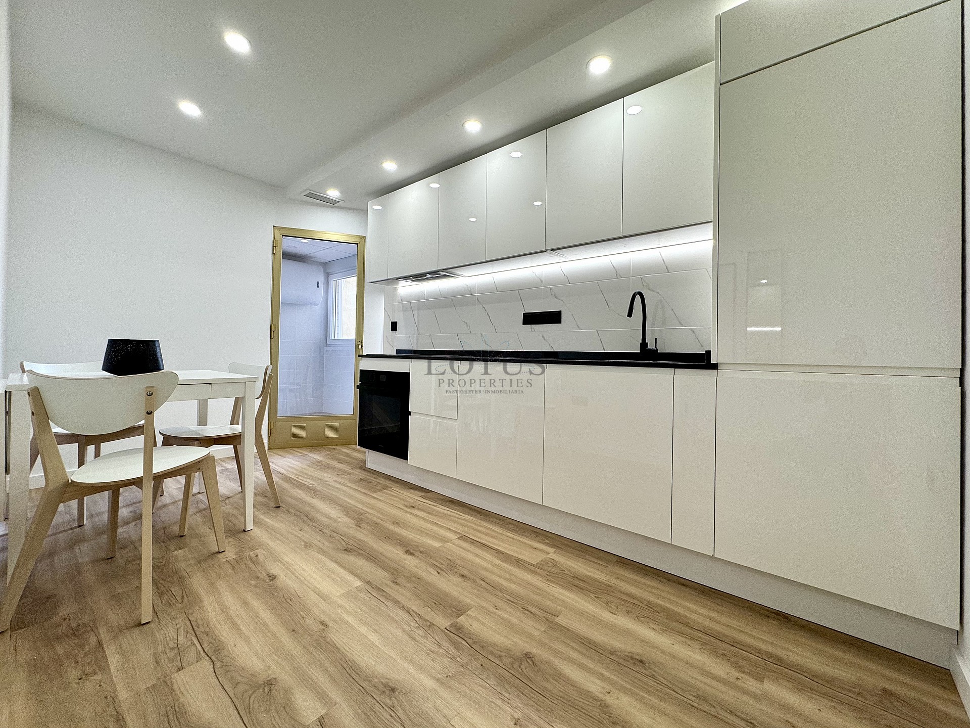 Renoverad med 3 sov, 200 m till havet  - Lotus Properties