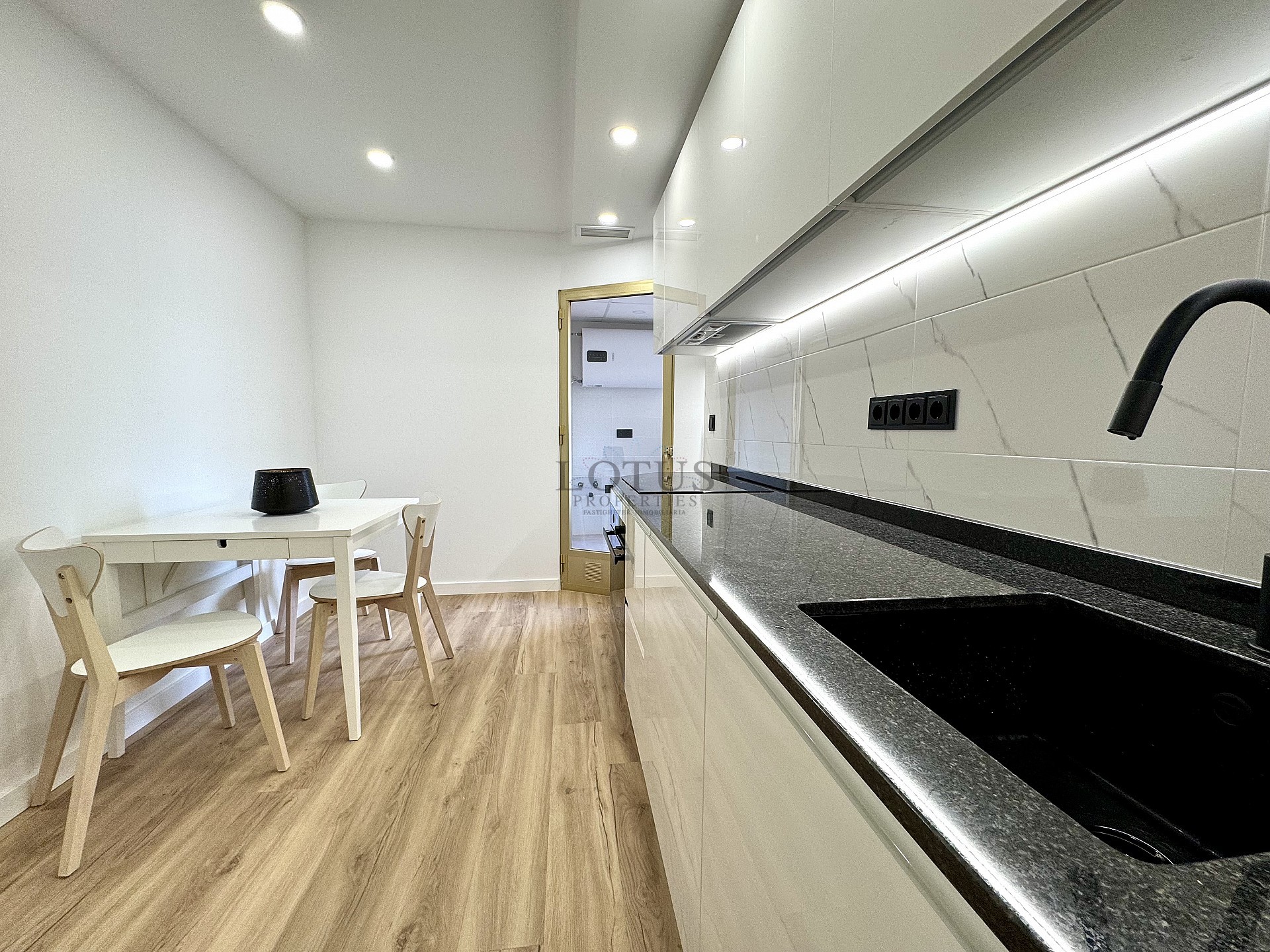 Renoverad med 3 sov, 200 m till havet  - Lotus Properties