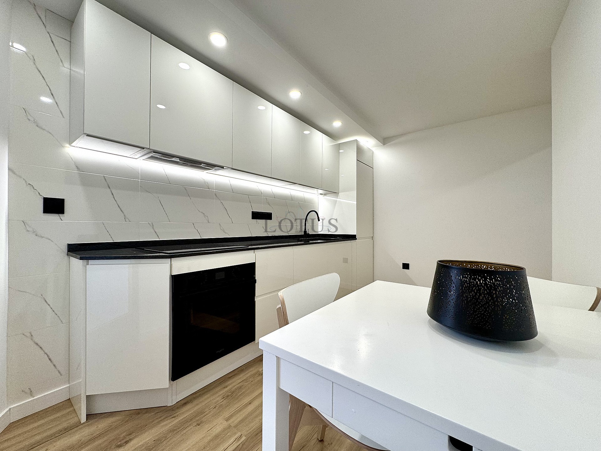 Renoverad med 3 sov, 200 m till havet  - Lotus Properties