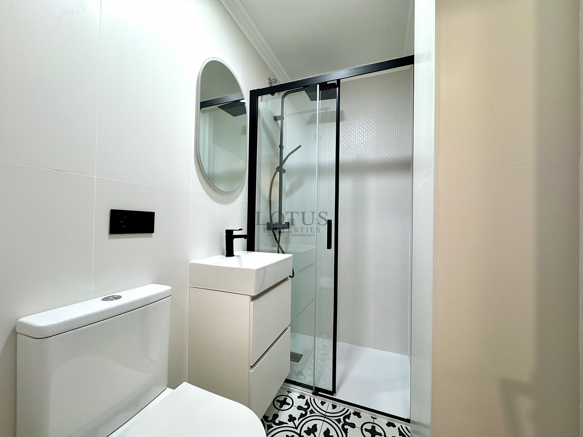 Renoverad med 3 sov, 200 m till havet  - Lotus Properties