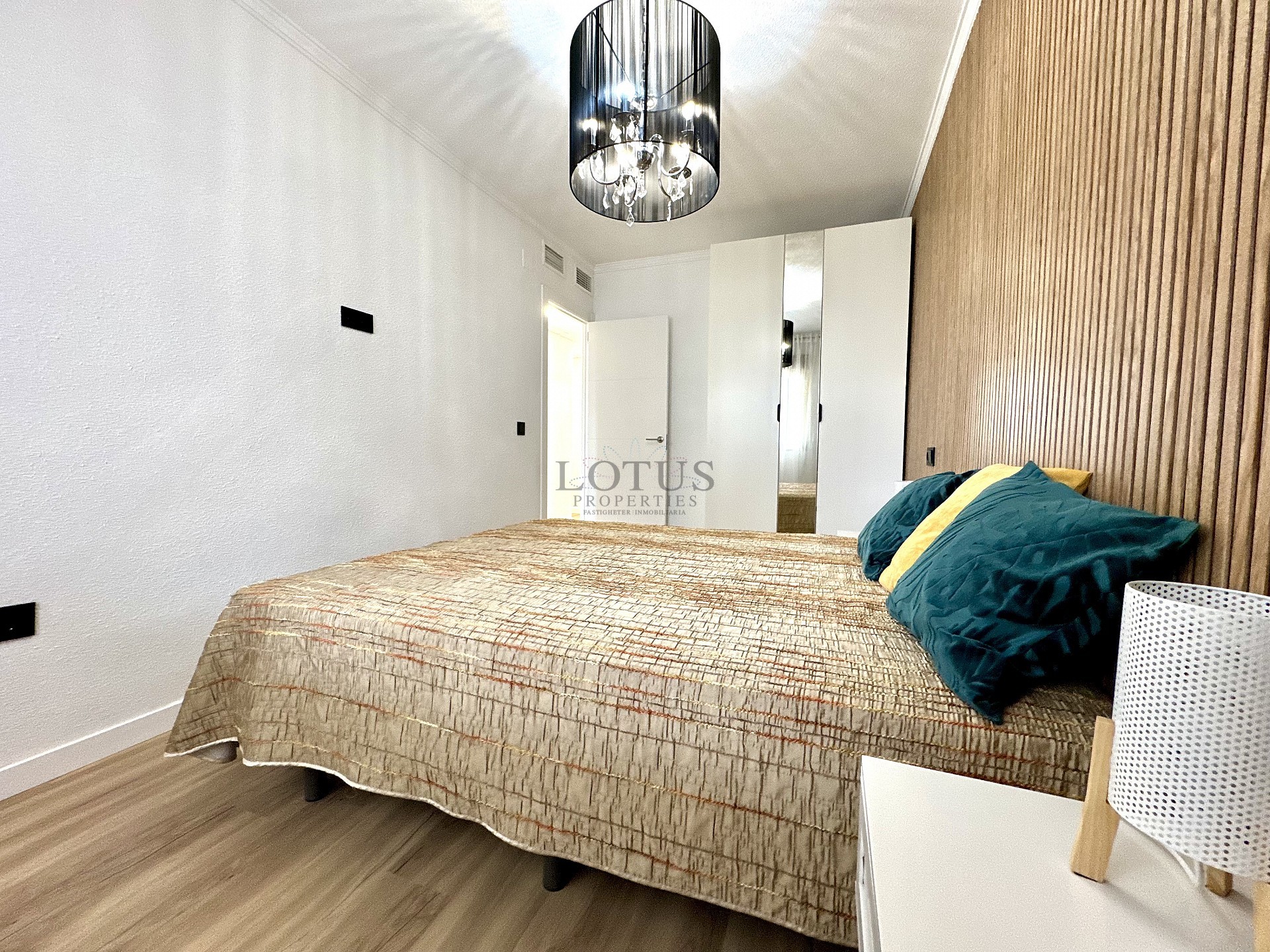 Renoverad med 3 sov, 200 m till havet  - Lotus Properties