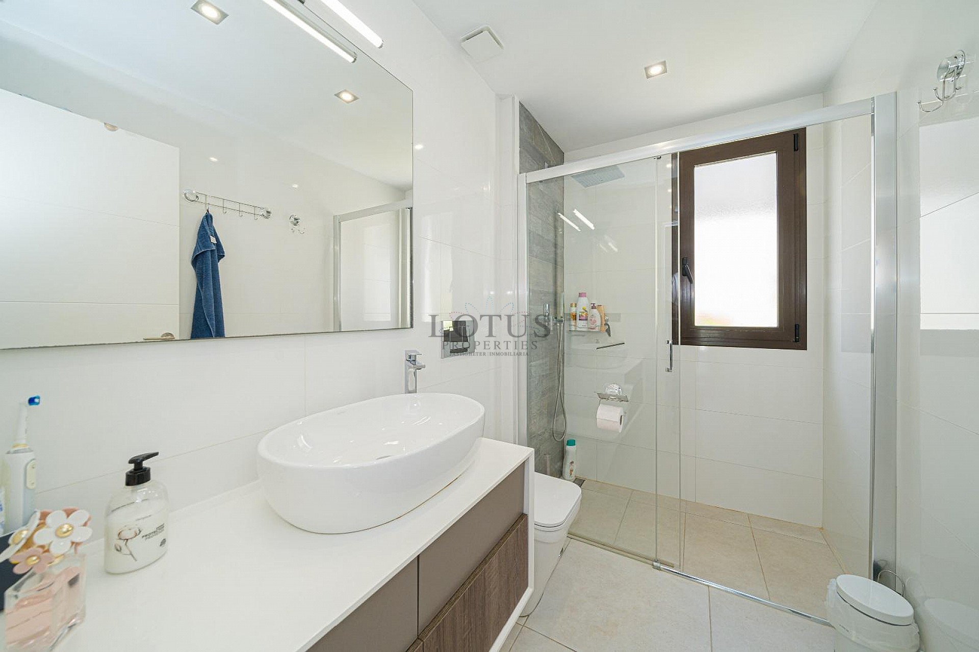 MODERN VILLA WITH 3 BEDROOMS AND 2 BATHROOMS - PRIVATE HEATED SALTWATER POOL - Lotus Properties