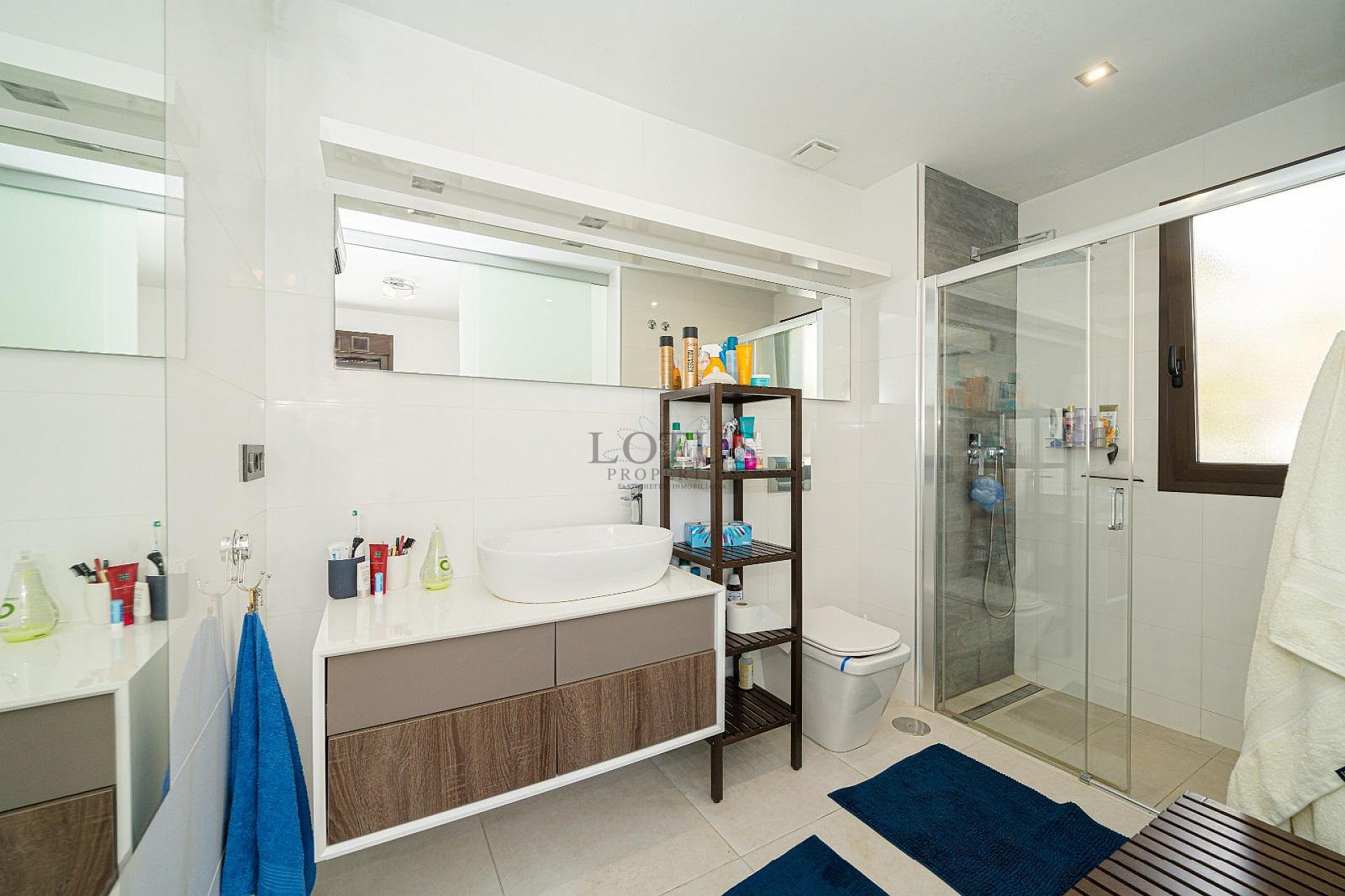 MODERN VILLA WITH 3 BEDROOMS AND 2 BATHROOMS - PRIVATE HEATED SALTWATER POOL - Lotus Properties