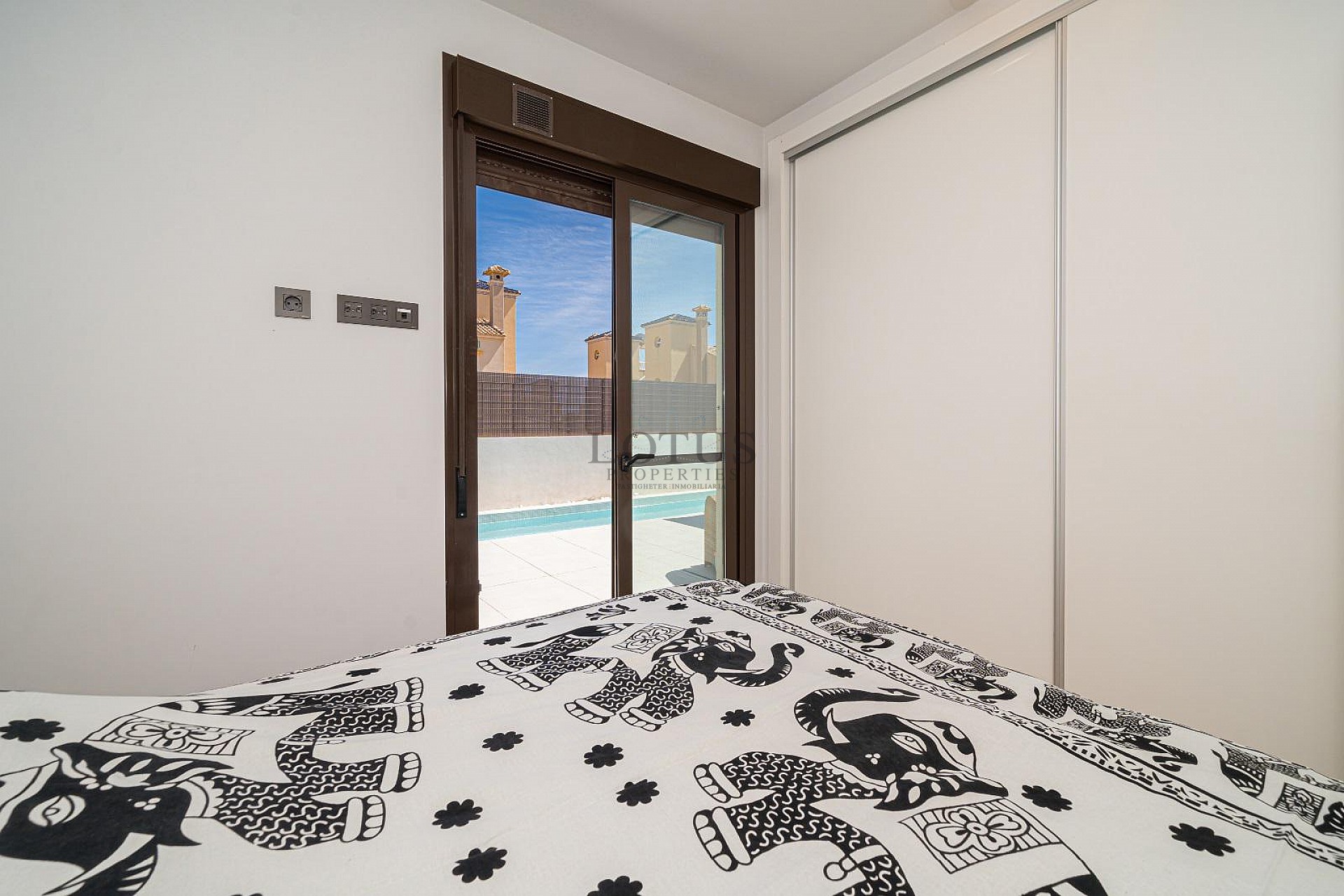 MODERN VILLA WITH 3 BEDROOMS AND 2 BATHROOMS - PRIVATE HEATED SALTWATER POOL - Lotus Properties