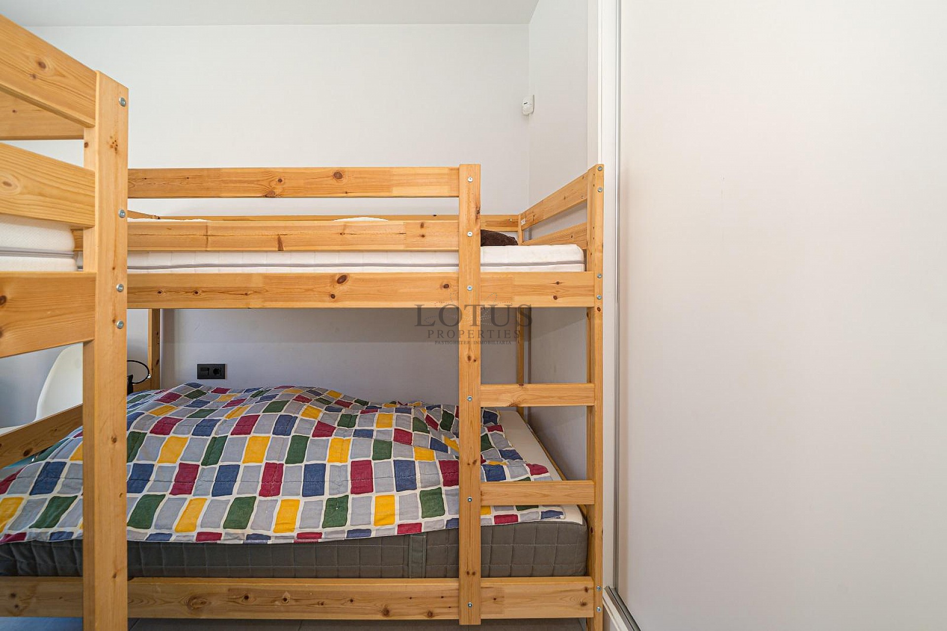 MODERN VILLA WITH 3 BEDROOMS AND 2 BATHROOMS - PRIVATE HEATED SALTWATER POOL - Lotus Properties