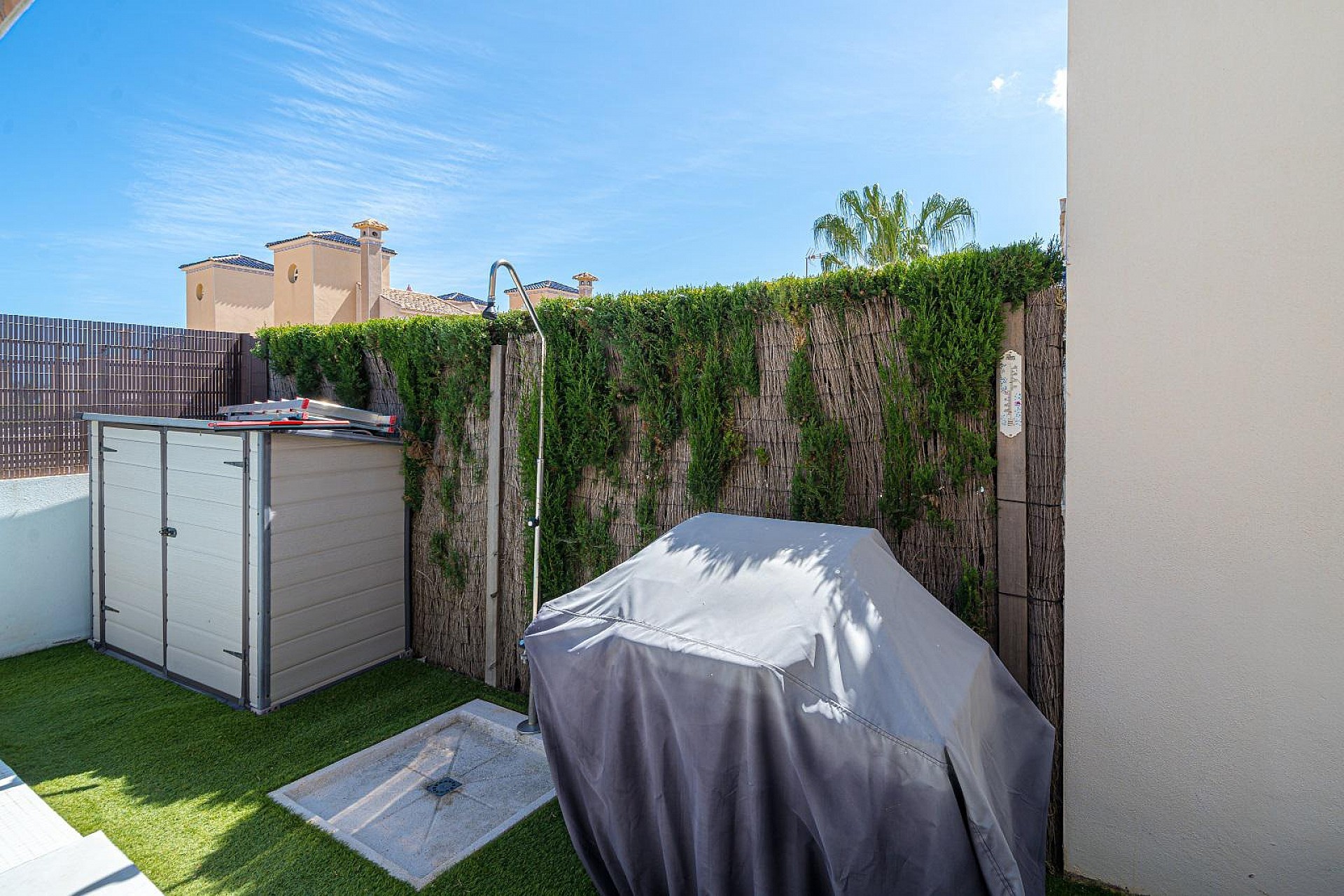 MODERN VILLA WITH 3 BEDROOMS AND 2 BATHROOMS - PRIVATE HEATED SALTWATER POOL - Lotus Properties