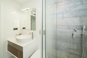 MODERNE VILLA MET 3 SLAAPKAMERS EN 2 BADKAMERS - PRIVÉ VERWARMD ZOUTWATERZWEMBAD - Lotus Properties